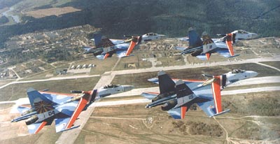 OTH-144 Автографы в небе. История пилотажных групп ВВС СССР и России (Автор - Н. Валуев, твердый переплет, большой формат, цветные и черно-белые фотографии и цветные рисунки)