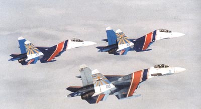 OTH-144 Автографы в небе. История пилотажных групп ВВС СССР и России (Автор - Н. Валуев, твердый переплет, большой формат, цветные и черно-белые фотографии и цветные рисунки)