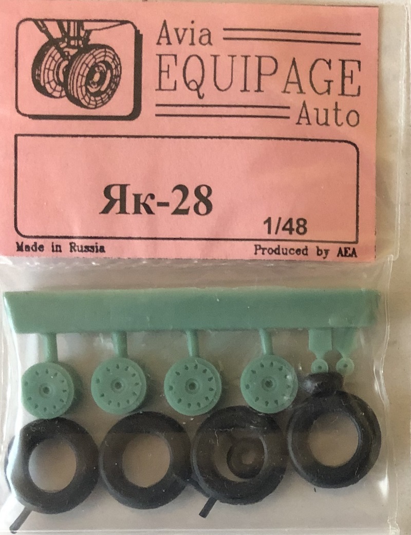 EQG-48012 1/48 Яковлев Як-28 реактивный перехватчик - колеса `Экипаж` (резиновые покрышки с протектором и смоляные диски)