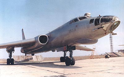 AVK-200204 Авиация и Космонавтика 2002 №4 Ту-16 - 50 лет. Рождение долгожителя. Отечественные управляемые ракеты `воздух-воздух`. U-2 над Китаем ** SALE !! ** РАСПРОДАЖА !!