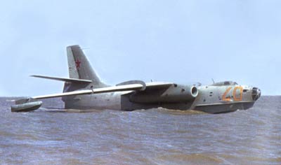 AVV-200004 Авиация и Время 2000 №4 Бериев Бе-10 реактивный гидросамолет - монография и чертежи 1/72, Curtiss P-40 одноместный одномоторный истребитель 40-х гг. - чертежи 1/72 P-40D, P-40E, TP-40N