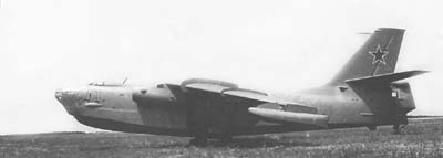 AVV-200004 Авиация и Время 2000 №4 Бериев Бе-10 реактивный гидросамолет - монография и чертежи 1/72, Curtiss P-40 одноместный одномоторный истребитель 40-х гг. - чертежи 1/72 P-40D, P-40E, TP-40N
