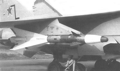 MHB-200201 М-Хобби 2002 №1 (вып.35) ЧЕРТЕЖИ: БМ-21 `Град` на шасси УРАЛ-375Д в 1/35. Шавров Ш-2 довоенной постройки в 1/72. Советские ракеты `воздух-земля` в 1/48