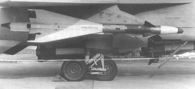 MHB-200201 М-Хобби 2002 №1 (вып.35) ЧЕРТЕЖИ: БМ-21 `Град` на шасси УРАЛ-375Д в 1/35. Шавров Ш-2 довоенной постройки в 1/72. Советские ракеты `воздух-земля` в 1/48